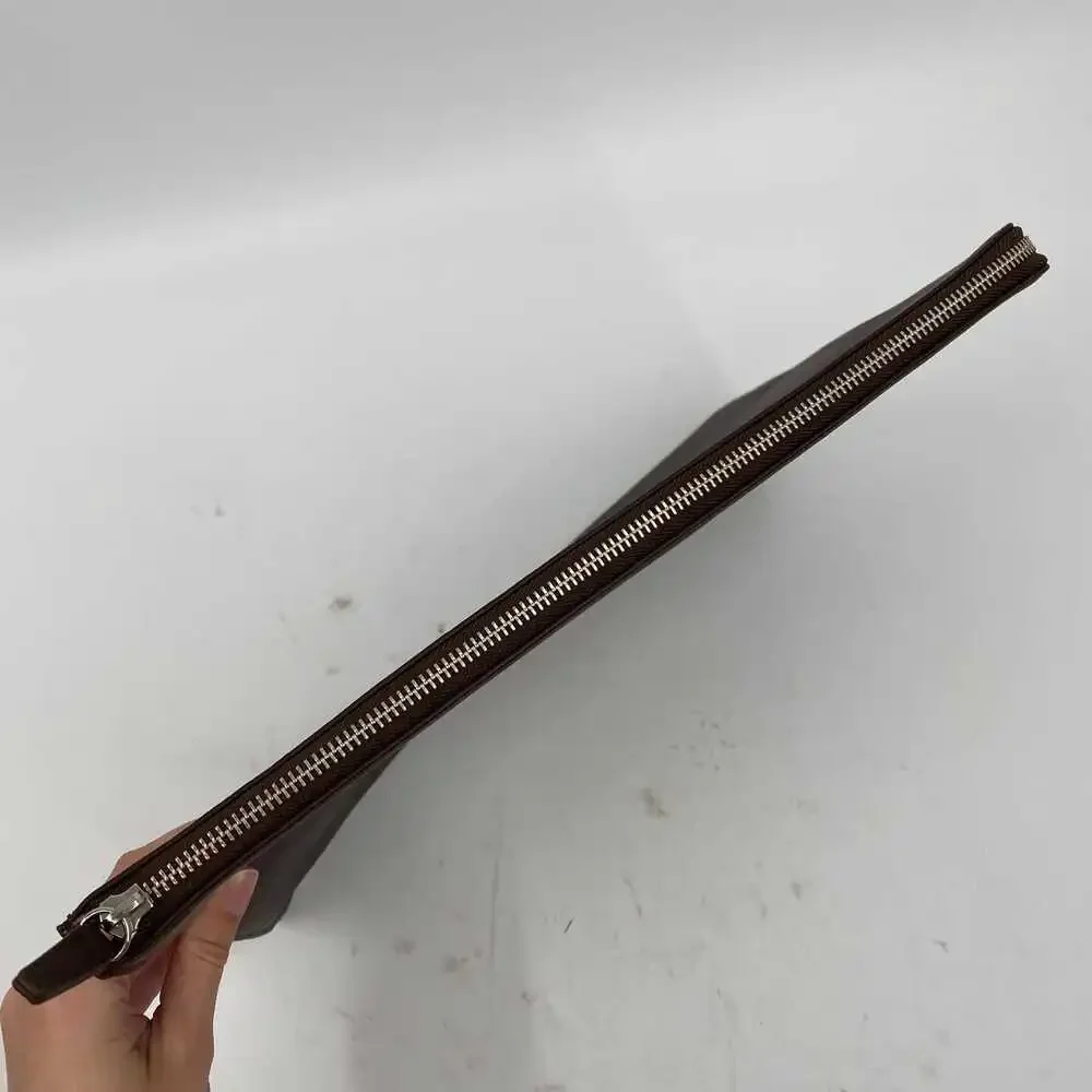 Leatherology this laptop
